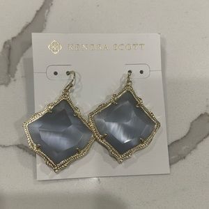 Kendra Scott Kirsten EarringsSlate Cat Eyes stone